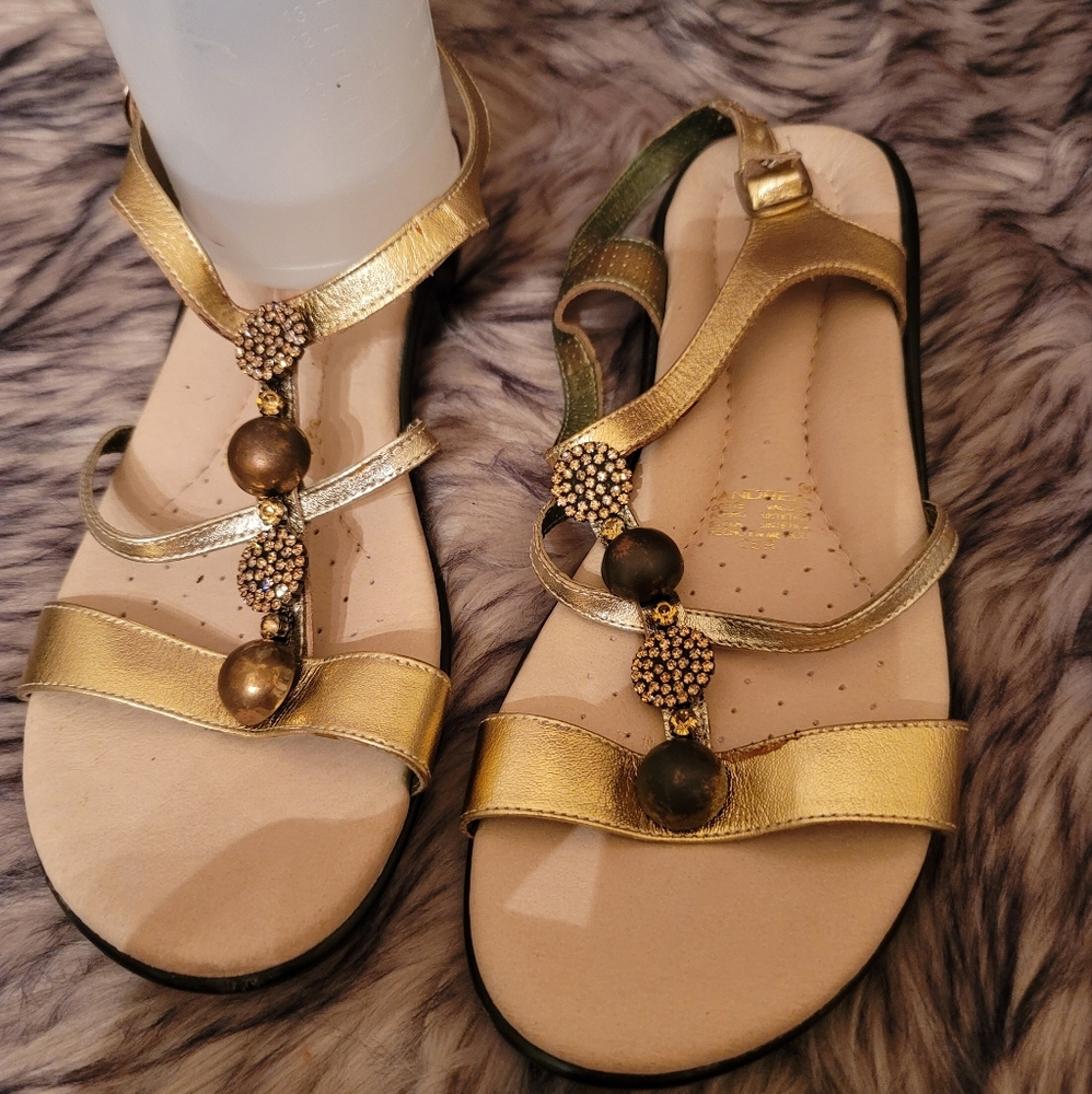NEW Andrea leather gold sandal sz 10
